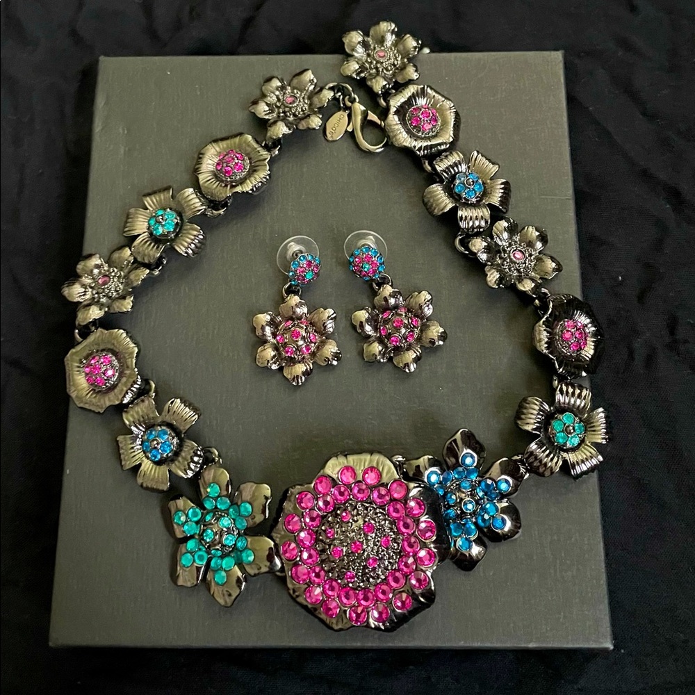 Chico’s Adjustable choker style necklace